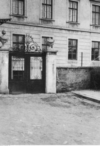 Fragment budynku więzienia z bramą wejściową 1935-01