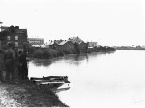 Powódź w Rzeszowie. Grupa mężczyzn nad brzegiem Wisłoka 1934-07