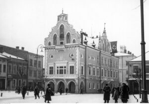 ratusz, widok ogólny zimą, 1941-02